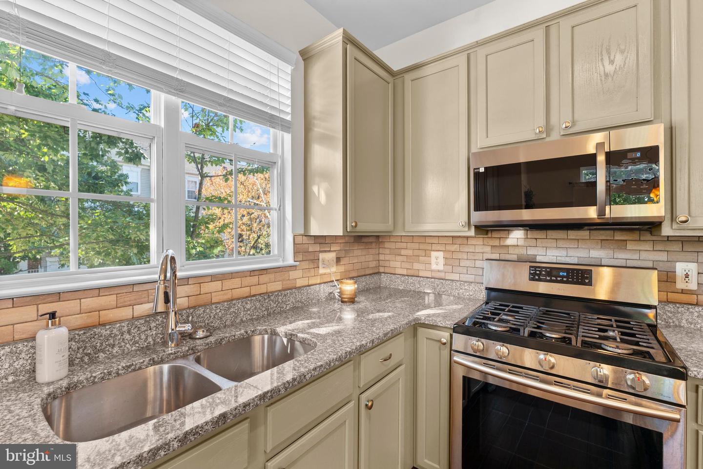 4133 GROVER GLEN CT, FAIRFAX, Virginia 22030, 4 Bedrooms Bedrooms, ,3 BathroomsBathrooms,Residential,For sale,4133 GROVER GLEN CT,VAFX2273370 MLS # VAFX2273370