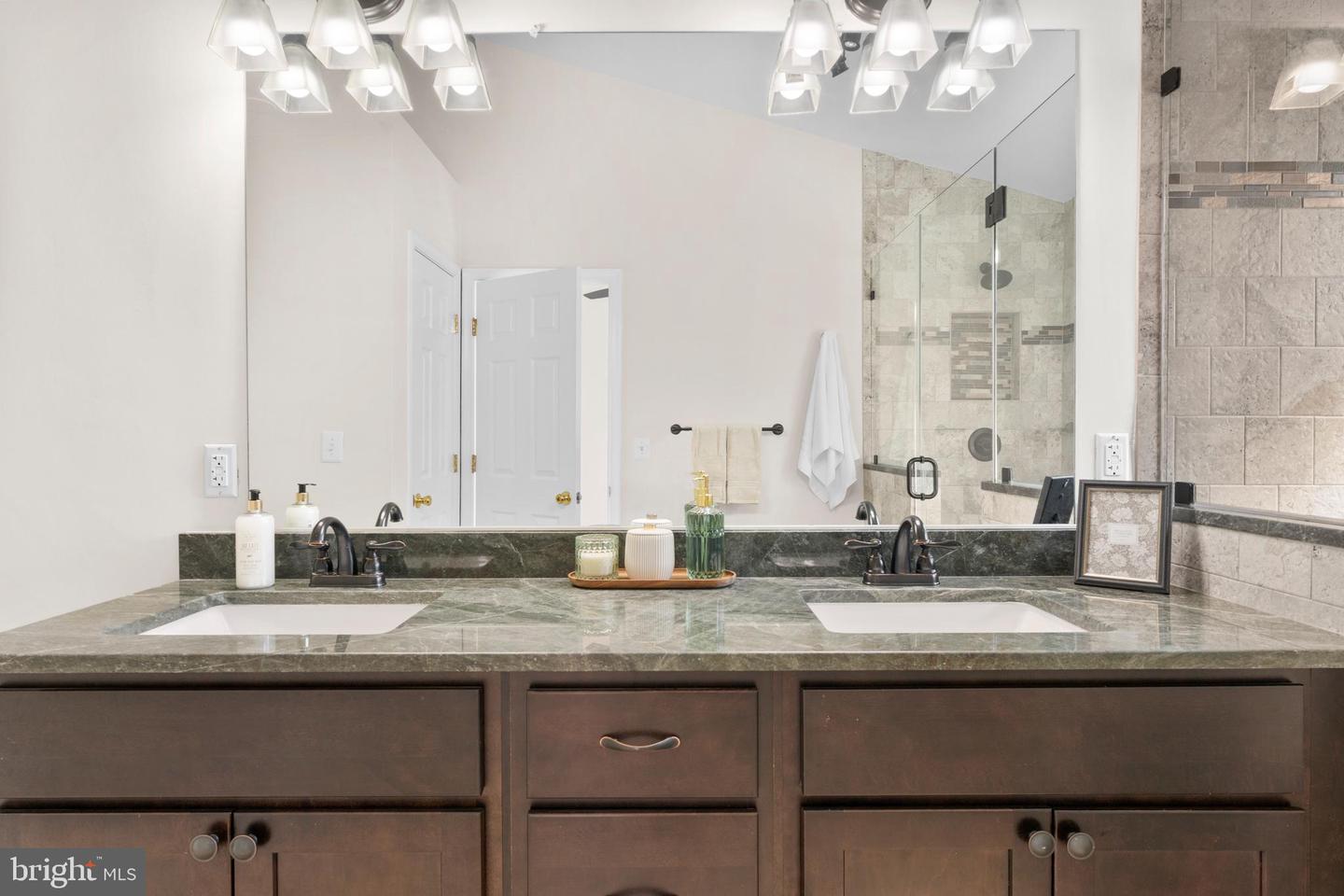 4133 GROVER GLEN CT, FAIRFAX, Virginia 22030, 4 Bedrooms Bedrooms, ,3 BathroomsBathrooms,Residential,For sale,4133 GROVER GLEN CT,VAFX2273370 MLS # VAFX2273370