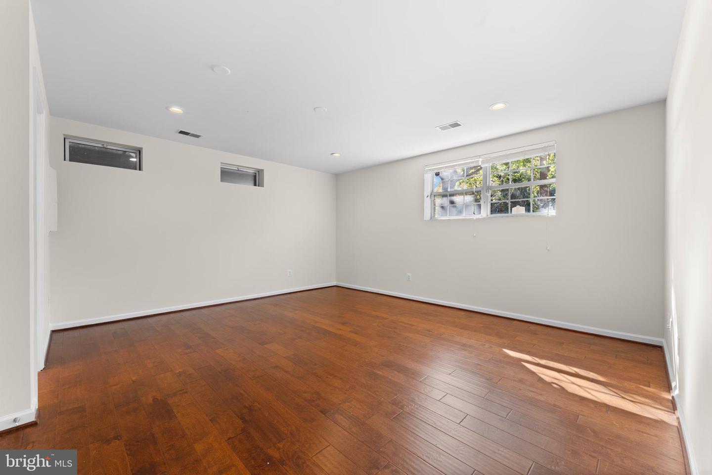 4133 GROVER GLEN CT, FAIRFAX, Virginia 22030, 4 Bedrooms Bedrooms, ,3 BathroomsBathrooms,Residential,For sale,4133 GROVER GLEN CT,VAFX2273370 MLS # VAFX2273370