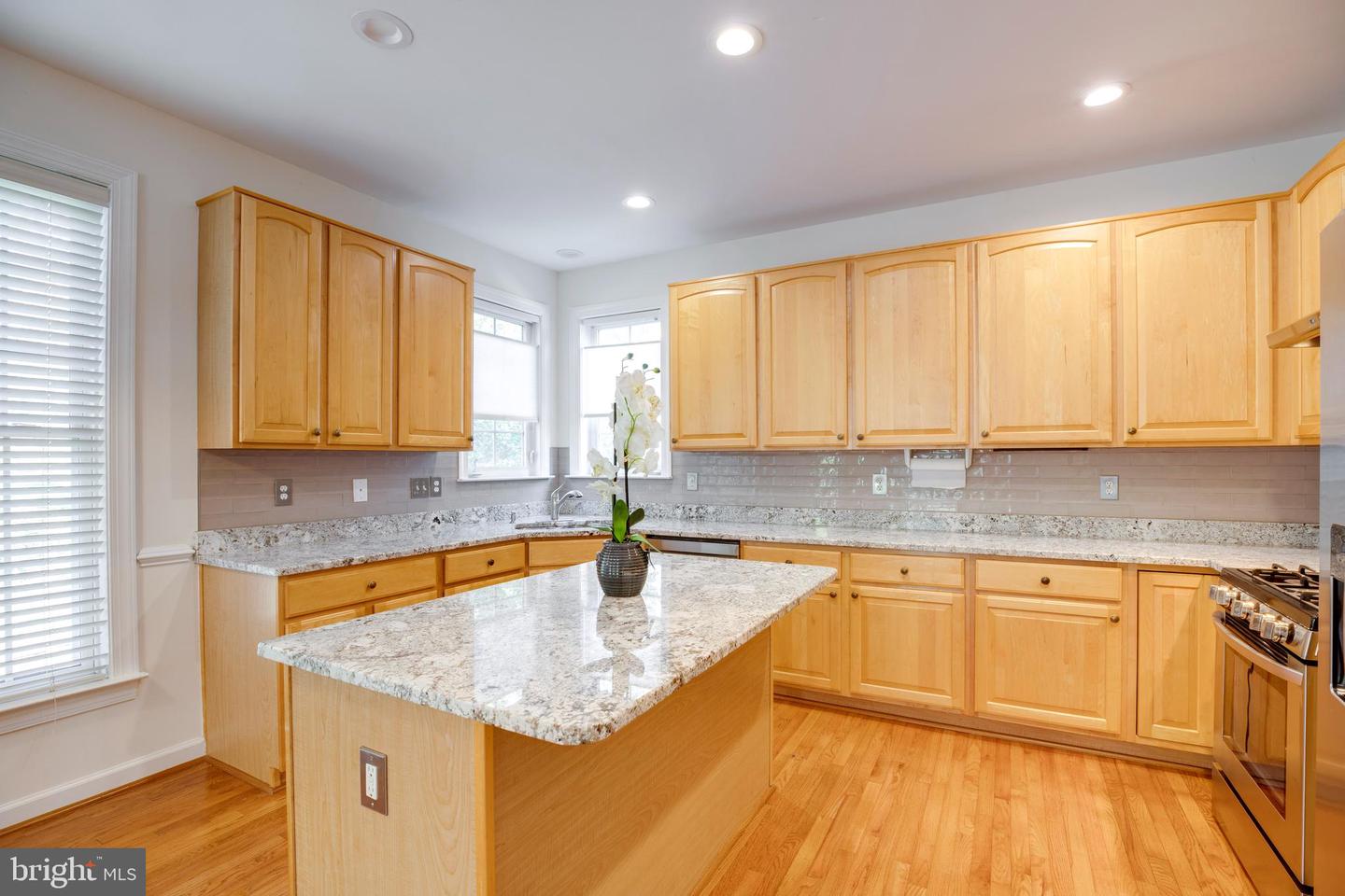3814 HIGHLAND OAKS DR, FAIRFAX, Virginia 22033, 5 Bedrooms Bedrooms, ,3 BathroomsBathrooms,Residential,For sale,3814 HIGHLAND OAKS DR,VAFX2273380 MLS # VAFX2273380