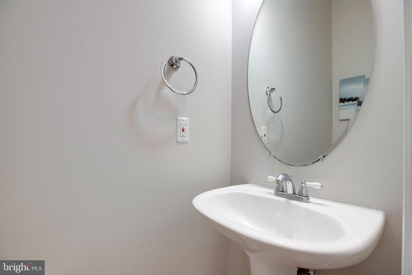 3814 HIGHLAND OAKS DR, FAIRFAX, Virginia 22033, 5 Bedrooms Bedrooms, ,3 BathroomsBathrooms,Residential,For sale,3814 HIGHLAND OAKS DR,VAFX2273380 MLS # VAFX2273380