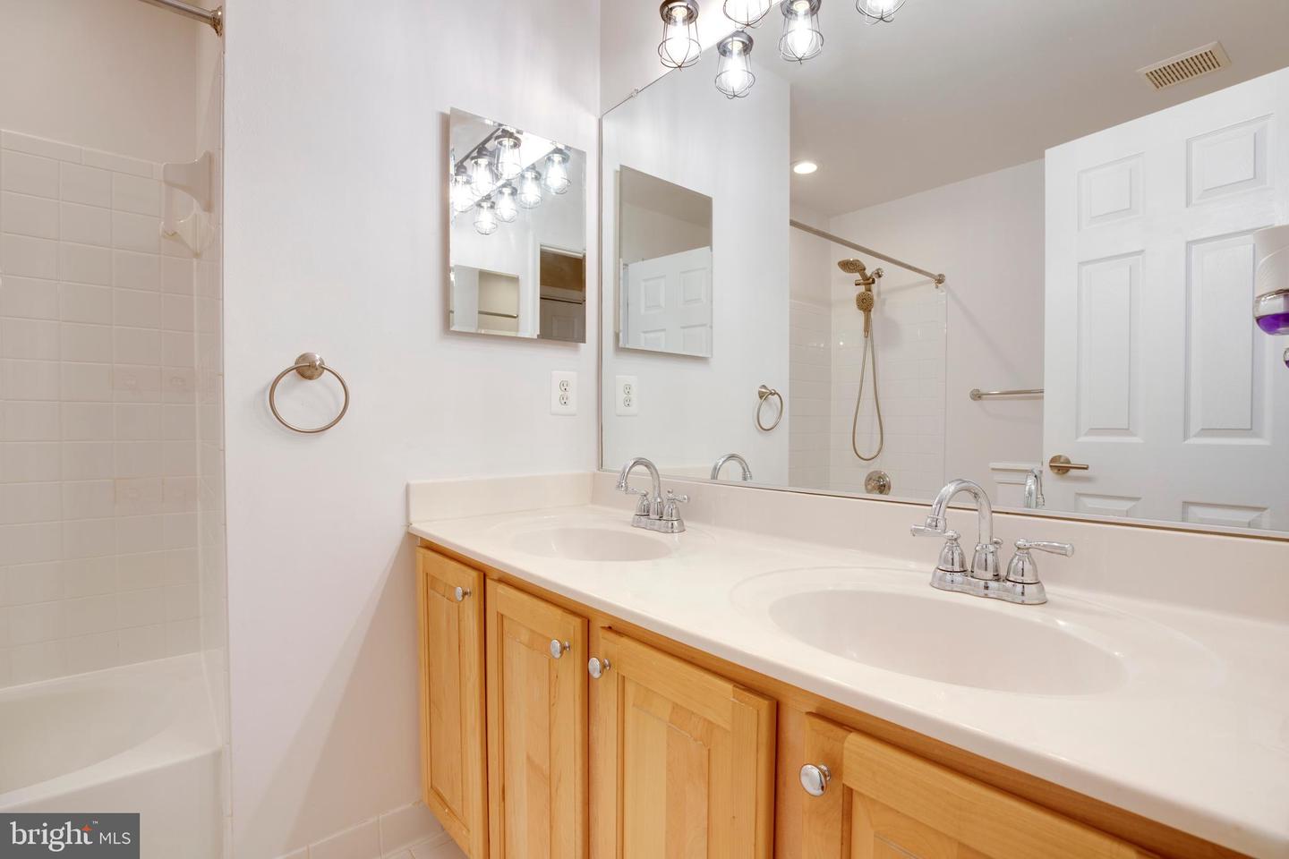 3814 HIGHLAND OAKS DR, FAIRFAX, Virginia 22033, 5 Bedrooms Bedrooms, ,3 BathroomsBathrooms,Residential,For sale,3814 HIGHLAND OAKS DR,VAFX2273380 MLS # VAFX2273380