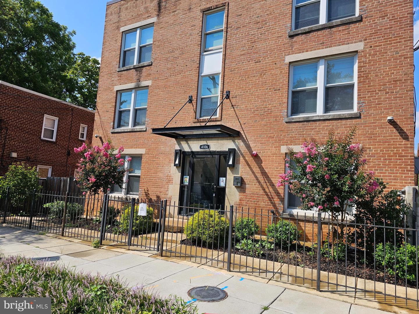 4106 GAULT PL NE #5, WASHINGTON, District Of Columbia 20019, 2 Bedrooms Bedrooms, ,2 BathroomsBathrooms,Residential,For sale,4106 GAULT PL NE #5,DCDC2226178 MLS # DCDC2226178