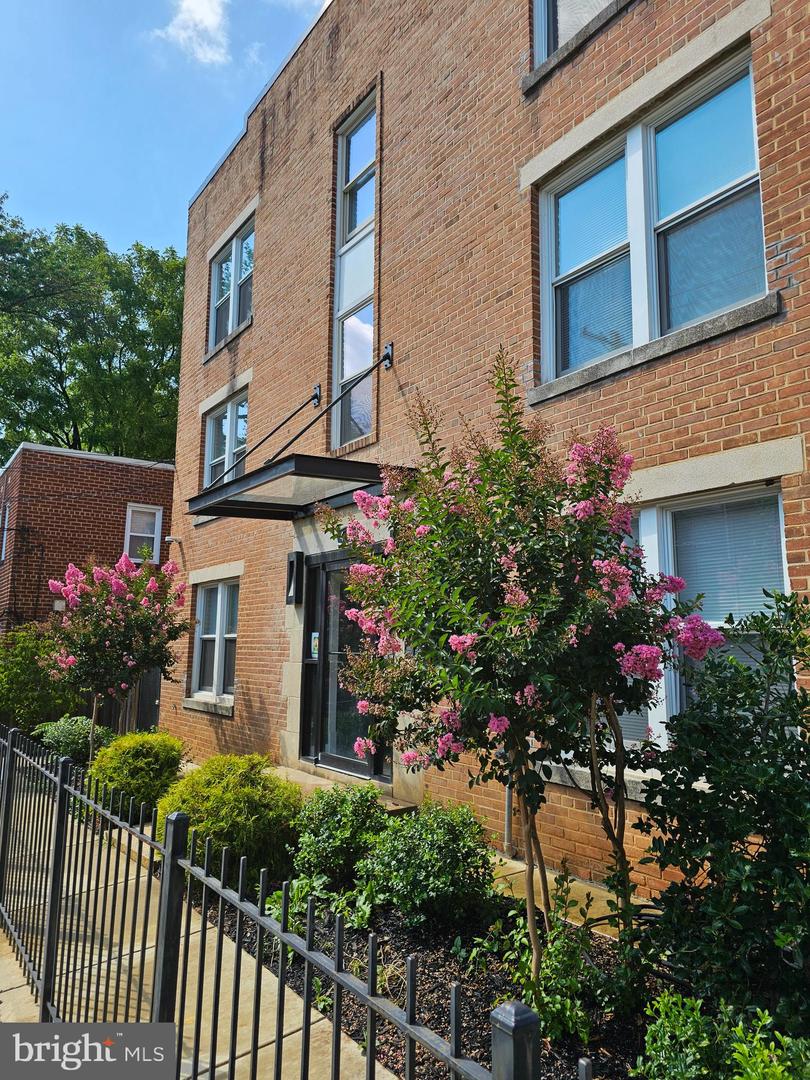 4106 GAULT PL NE #5, WASHINGTON, District Of Columbia 20019, 2 Bedrooms Bedrooms, ,2 BathroomsBathrooms,Residential,For sale,4106 GAULT PL NE #5,DCDC2226178 MLS # DCDC2226178