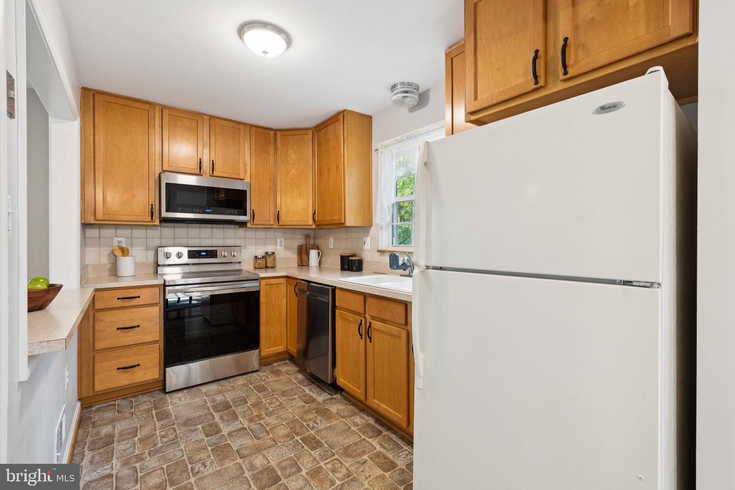717 CAMPBELL WAY, HERNDON, Virginia 20170, 4 Bedrooms Bedrooms, ,3 BathroomsBathrooms,Residential,For sale,717 CAMPBELL WAY,VAFX2273412 MLS # VAFX2273412