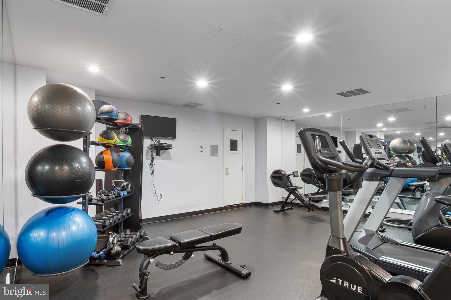 1301 N COURTHOUSE RD #1401, ARLINGTON, Virginia 22201, 2 Bedrooms Bedrooms, 4 Rooms Rooms,2 BathroomsBathrooms,Residential,For sale,1301 N COURTHOUSE RD #1401,VAAR2064702 MLS # VAAR2064702