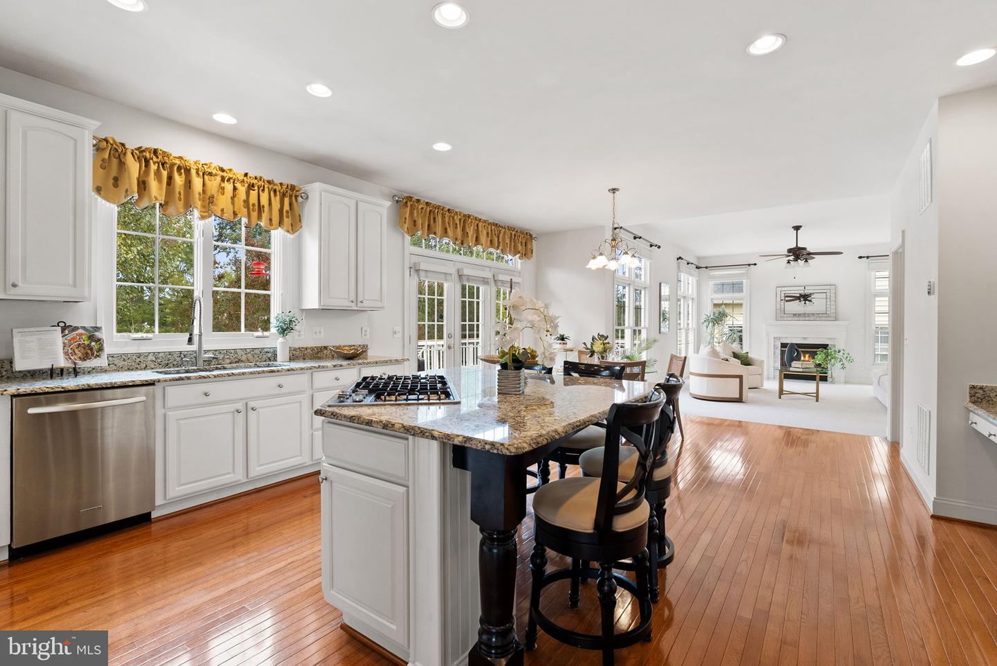 5421 SHERMAN OAKS CT, HAYMARKET, Virginia 20169, 5 Bedrooms Bedrooms, 24 Rooms Rooms,4 BathroomsBathrooms,Residential,For sale,5421 SHERMAN OAKS CT,VAPW2105668 MLS # VAPW2105668