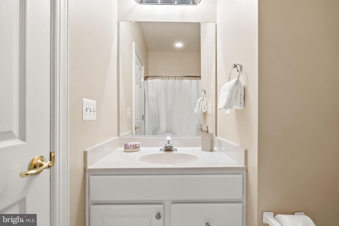 5421 SHERMAN OAKS CT, HAYMARKET, Virginia 20169, 5 Bedrooms Bedrooms, 24 Rooms Rooms,4 BathroomsBathrooms,Residential,For sale,5421 SHERMAN OAKS CT,VAPW2105668 MLS # VAPW2105668