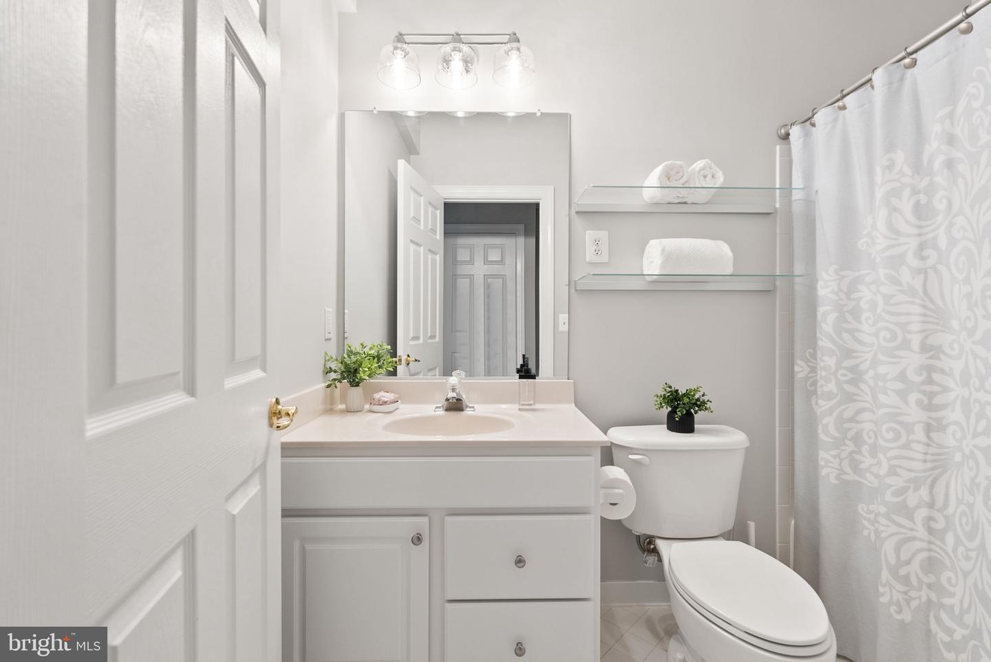 5421 SHERMAN OAKS CT, HAYMARKET, Virginia 20169, 5 Bedrooms Bedrooms, 24 Rooms Rooms,4 BathroomsBathrooms,Residential,For sale,5421 SHERMAN OAKS CT,VAPW2105668 MLS # VAPW2105668