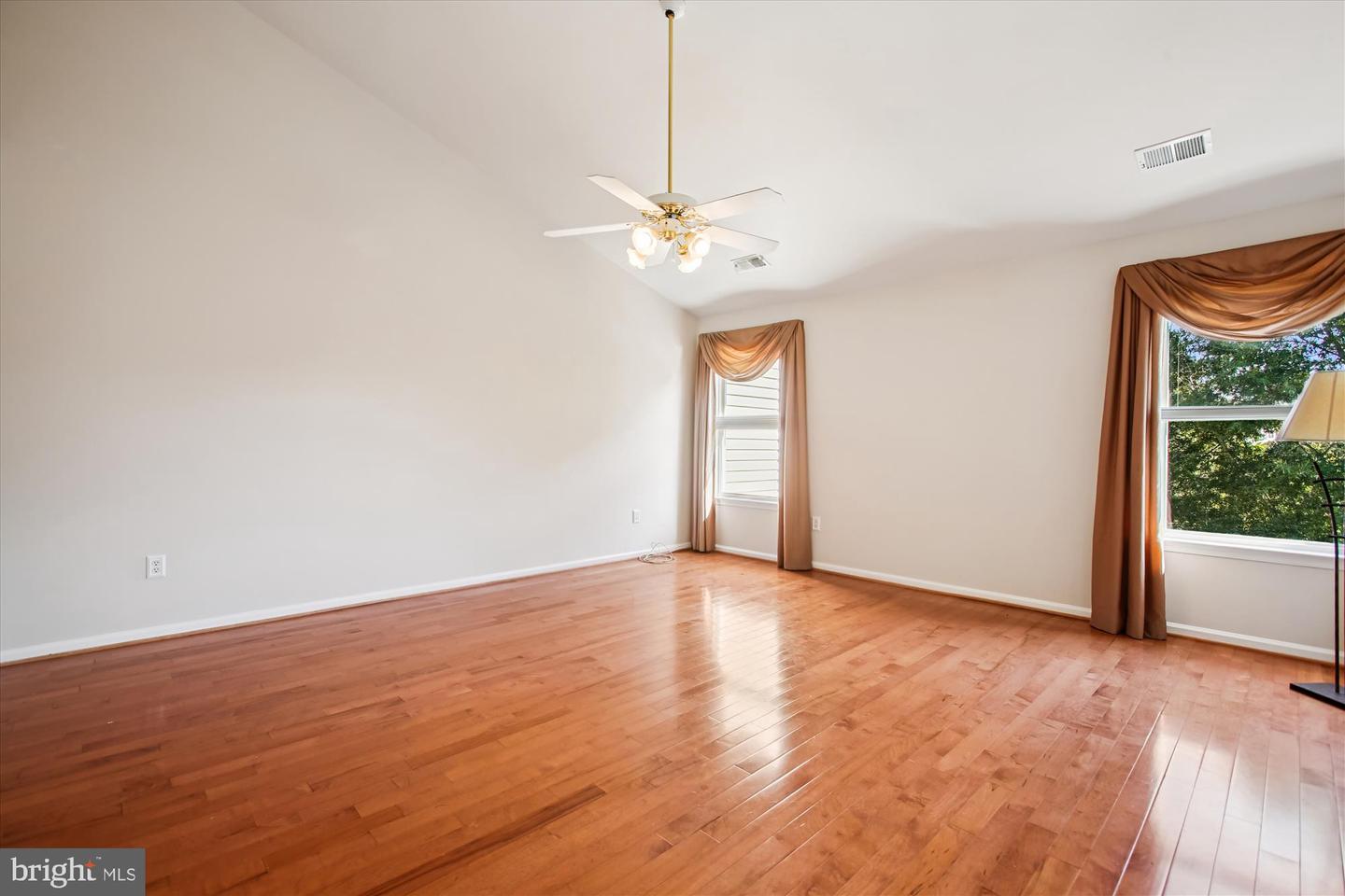 6339 DUNMAN WAY, ALEXANDRIA, Virginia 22315, 4 Bedrooms Bedrooms, ,3 BathroomsBathrooms,Residential,For sale,6339 DUNMAN WAY,VAFX2273572 MLS # VAFX2273572