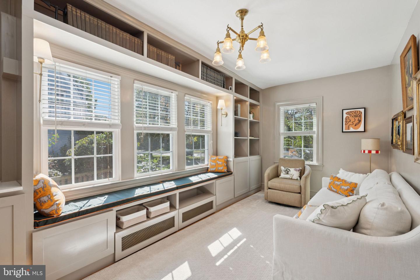 601 HILLWOOD AVE, FALLS CHURCH, Virginia 22042, 3 Bedrooms Bedrooms, ,2 BathroomsBathrooms,Residential,For sale,601 HILLWOOD AVE,VAFA2003342 MLS # VAFA2003342