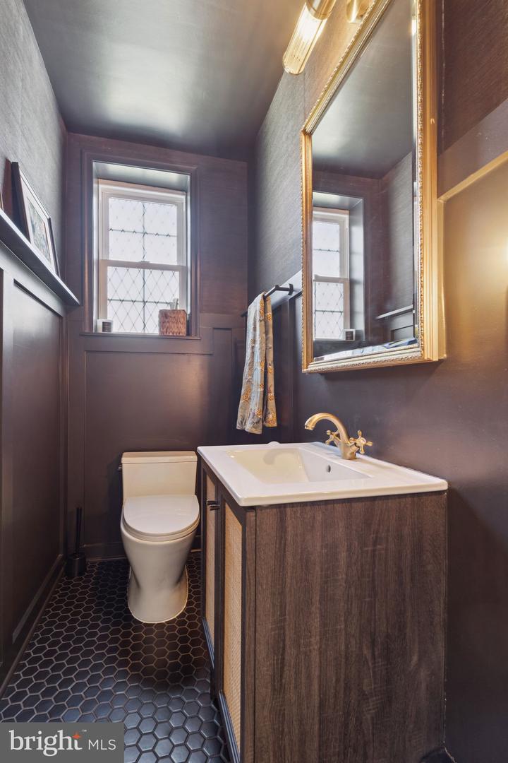 601 HILLWOOD AVE, FALLS CHURCH, Virginia 22042, 3 Bedrooms Bedrooms, ,2 BathroomsBathrooms,Residential,For sale,601 HILLWOOD AVE,VAFA2003342 MLS # VAFA2003342