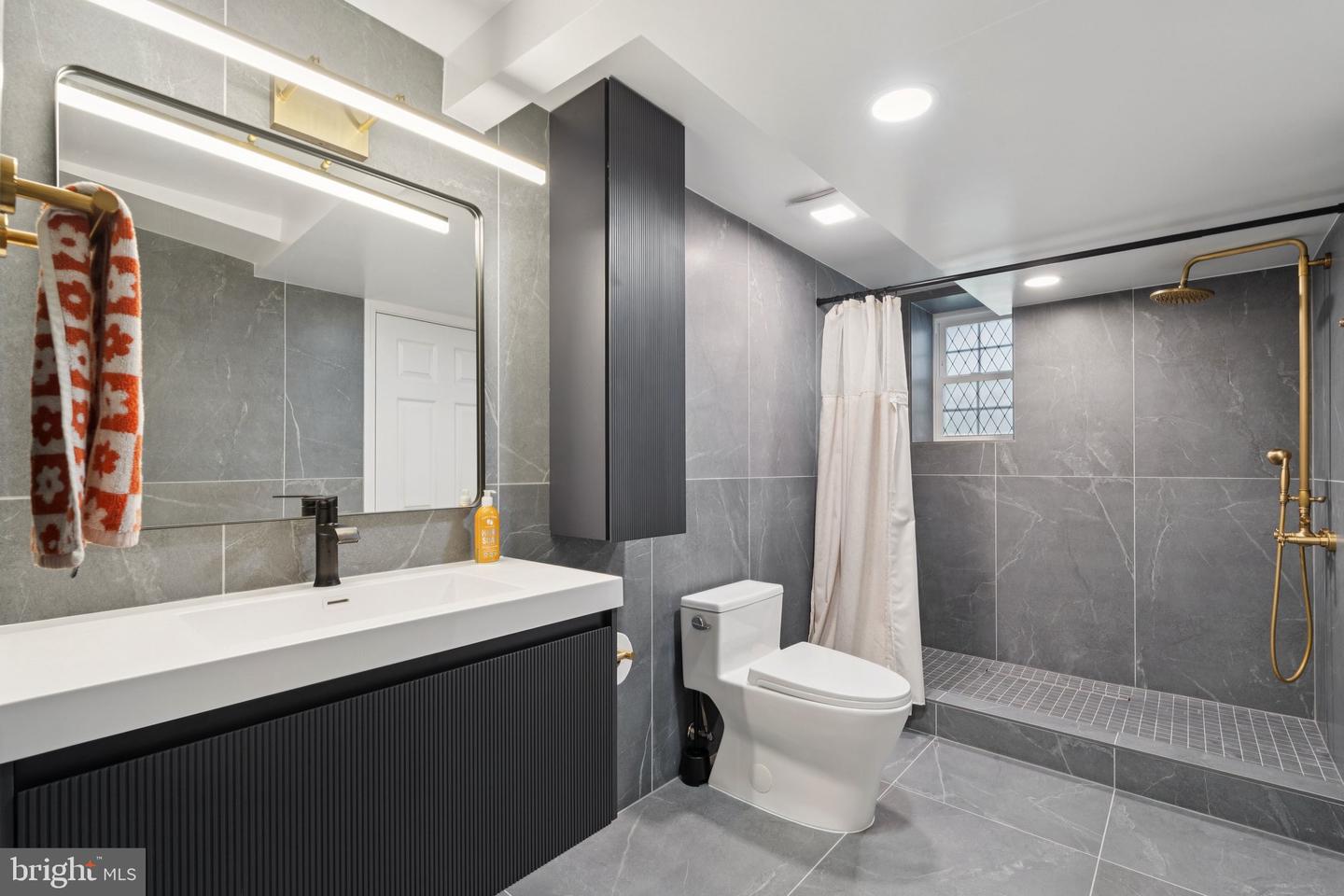601 HILLWOOD AVE, FALLS CHURCH, Virginia 22042, 3 Bedrooms Bedrooms, ,2 BathroomsBathrooms,Residential,For sale,601 HILLWOOD AVE,VAFA2003342 MLS # VAFA2003342