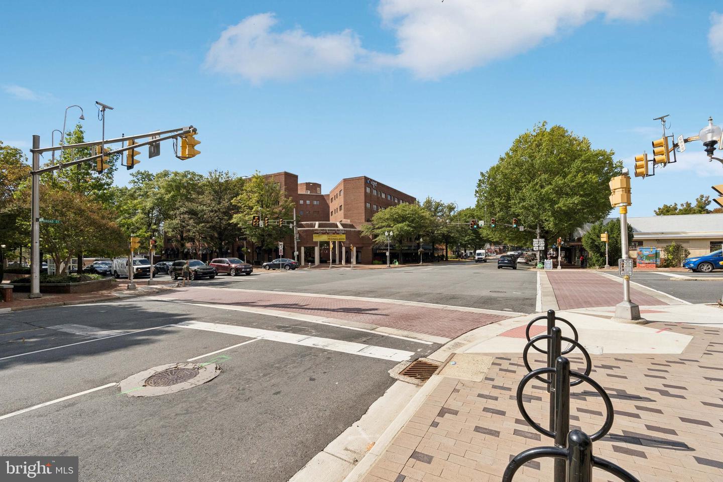 601 HILLWOOD AVE, FALLS CHURCH, Virginia 22042, 3 Bedrooms Bedrooms, ,2 BathroomsBathrooms,Residential,For sale,601 HILLWOOD AVE,VAFA2003342 MLS # VAFA2003342