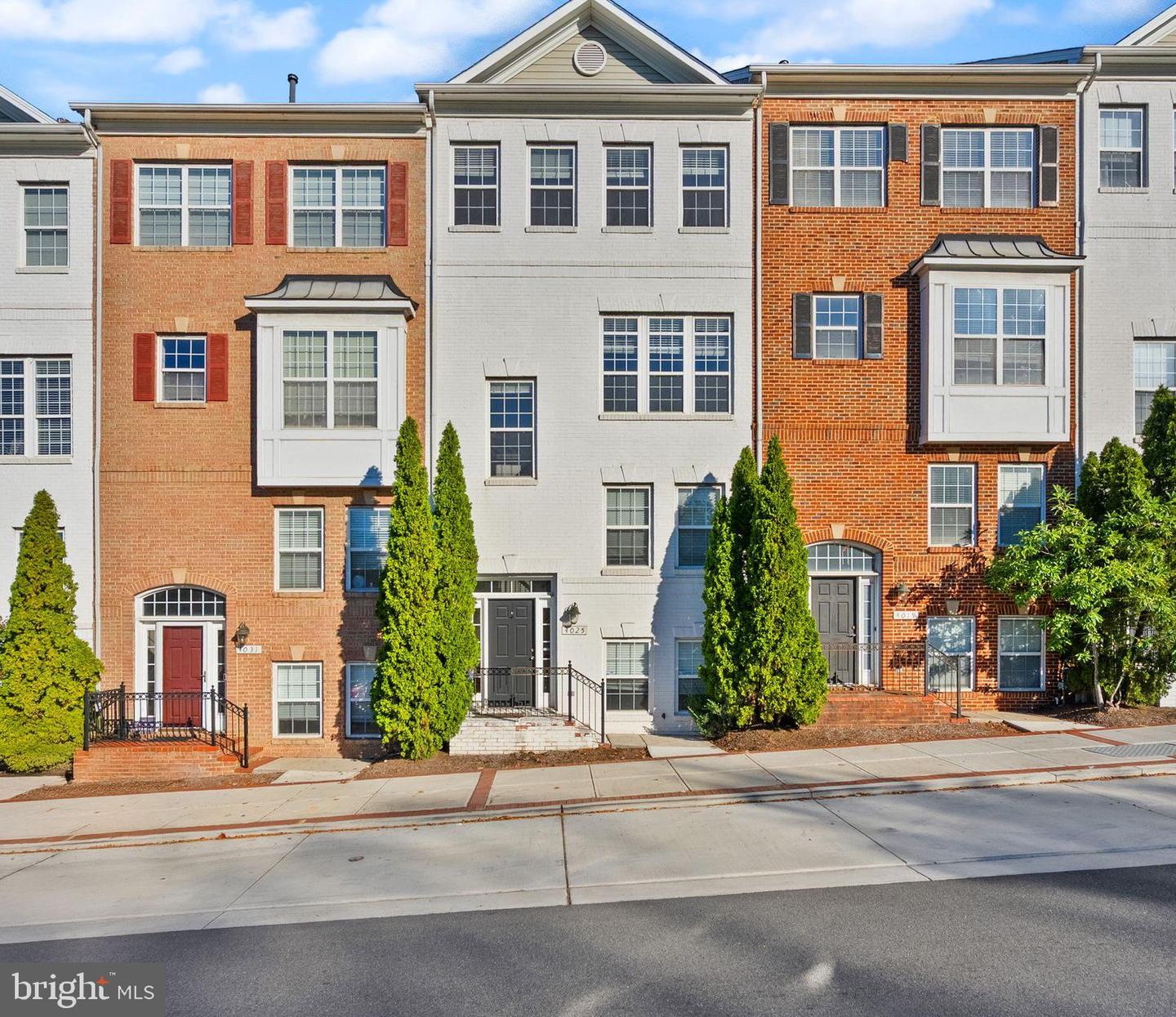 4025 COLUMBIA PIKE, ARLINGTON, Virginia 22204, 3 Bedrooms Bedrooms, 6 Rooms Rooms,2 BathroomsBathrooms,Residential,For sale,4025 COLUMBIA PIKE,VAAR2064814 MLS # VAAR2064814