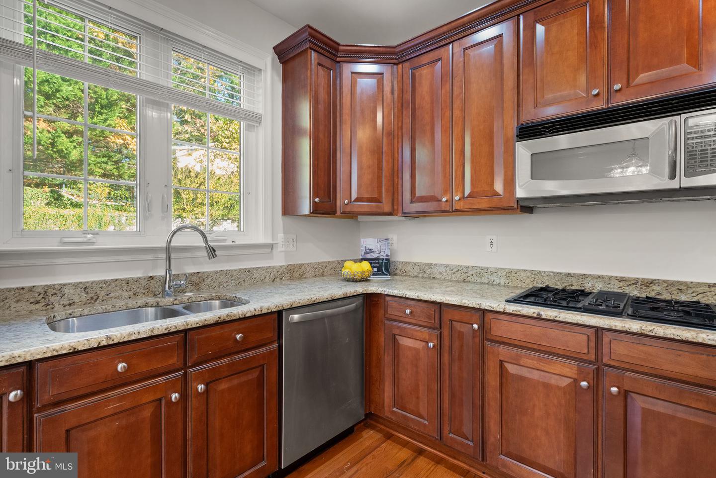 4025 COLUMBIA PIKE, ARLINGTON, Virginia 22204, 3 Bedrooms Bedrooms, 6 Rooms Rooms,2 BathroomsBathrooms,Residential,For sale,4025 COLUMBIA PIKE,VAAR2064814 MLS # VAAR2064814