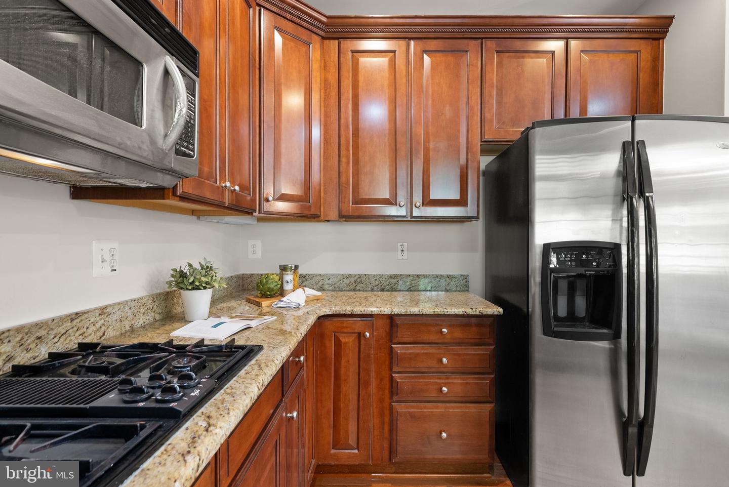 4025 COLUMBIA PIKE, ARLINGTON, Virginia 22204, 3 Bedrooms Bedrooms, 6 Rooms Rooms,2 BathroomsBathrooms,Residential,For sale,4025 COLUMBIA PIKE,VAAR2064814 MLS # VAAR2064814