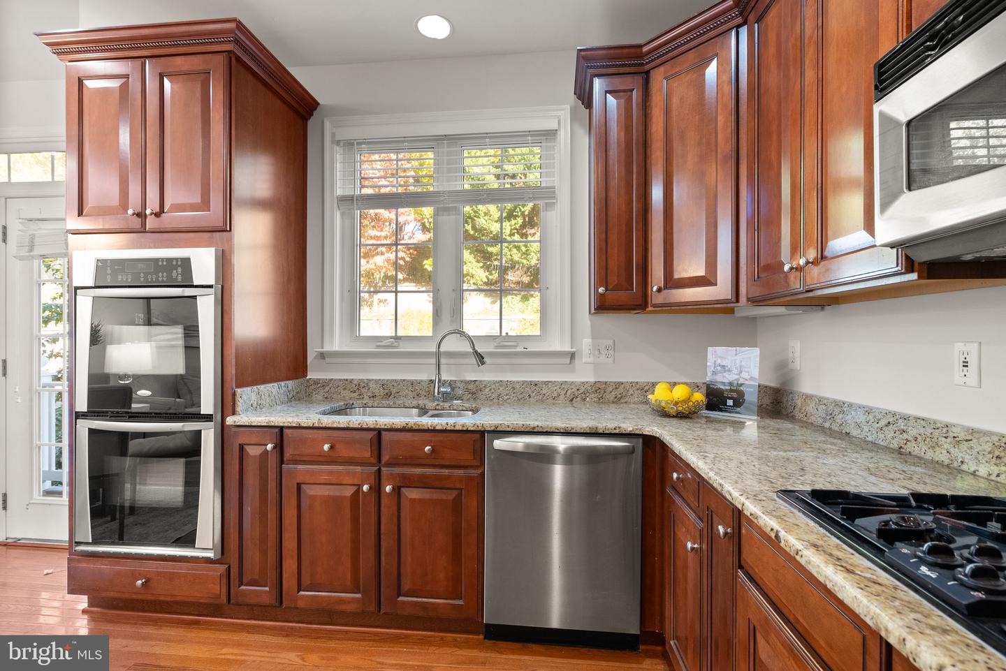 4025 COLUMBIA PIKE, ARLINGTON, Virginia 22204, 3 Bedrooms Bedrooms, 6 Rooms Rooms,2 BathroomsBathrooms,Residential,For sale,4025 COLUMBIA PIKE,VAAR2064814 MLS # VAAR2064814