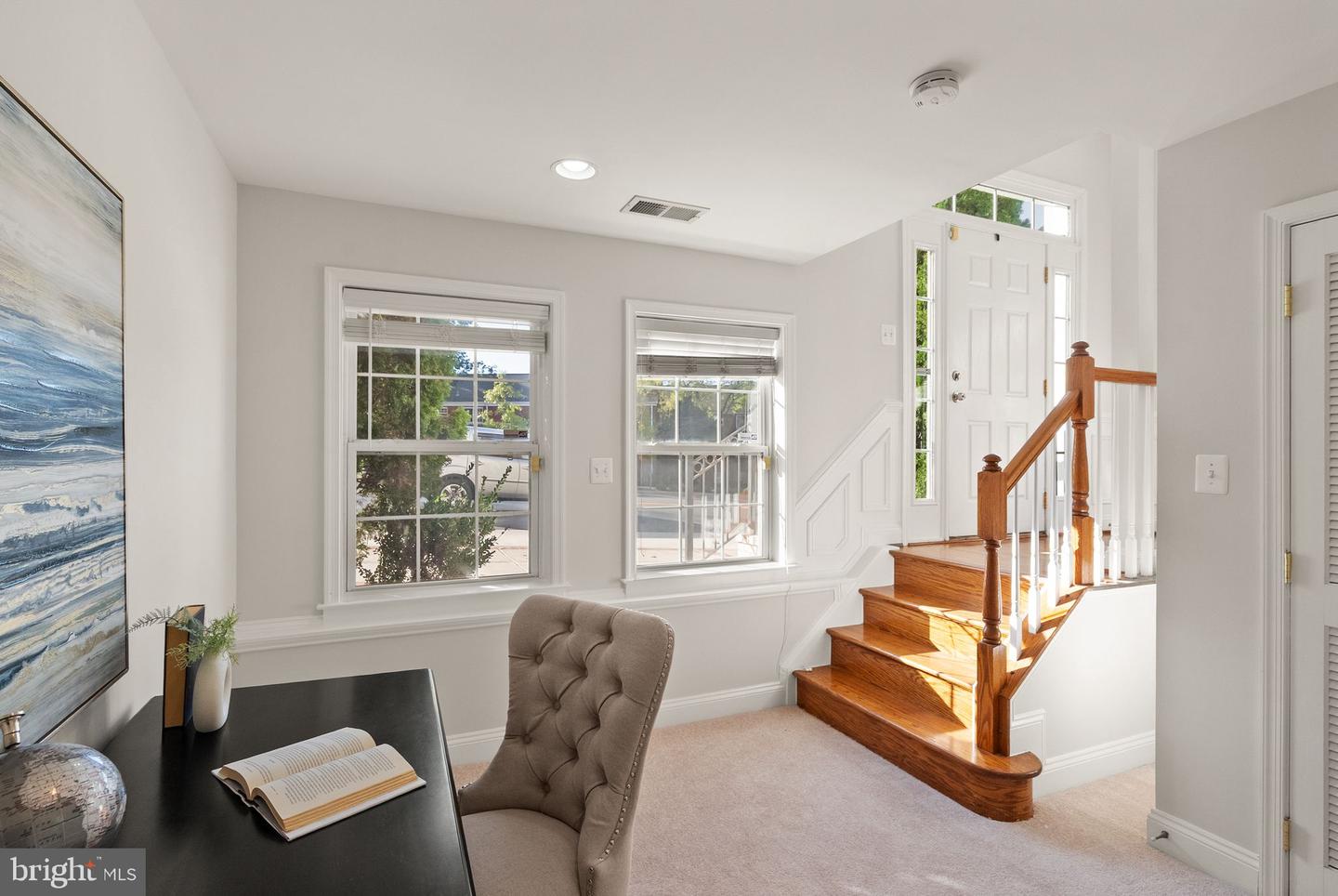 4025 COLUMBIA PIKE, ARLINGTON, Virginia 22204, 3 Bedrooms Bedrooms, 6 Rooms Rooms,2 BathroomsBathrooms,Residential,For sale,4025 COLUMBIA PIKE,VAAR2064814 MLS # VAAR2064814