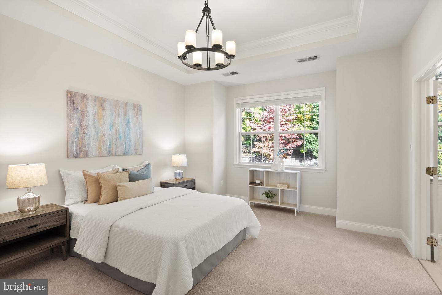 4025 COLUMBIA PIKE, ARLINGTON, Virginia 22204, 3 Bedrooms Bedrooms, 6 Rooms Rooms,2 BathroomsBathrooms,Residential,For sale,4025 COLUMBIA PIKE,VAAR2064814 MLS # VAAR2064814