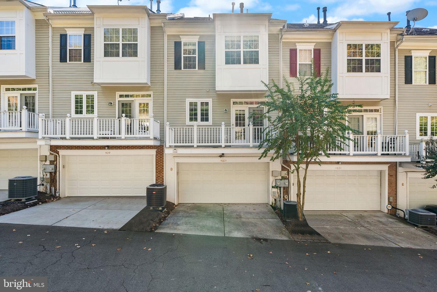 4025 COLUMBIA PIKE, ARLINGTON, Virginia 22204, 3 Bedrooms Bedrooms, 6 Rooms Rooms,2 BathroomsBathrooms,Residential,For sale,4025 COLUMBIA PIKE,VAAR2064814 MLS # VAAR2064814