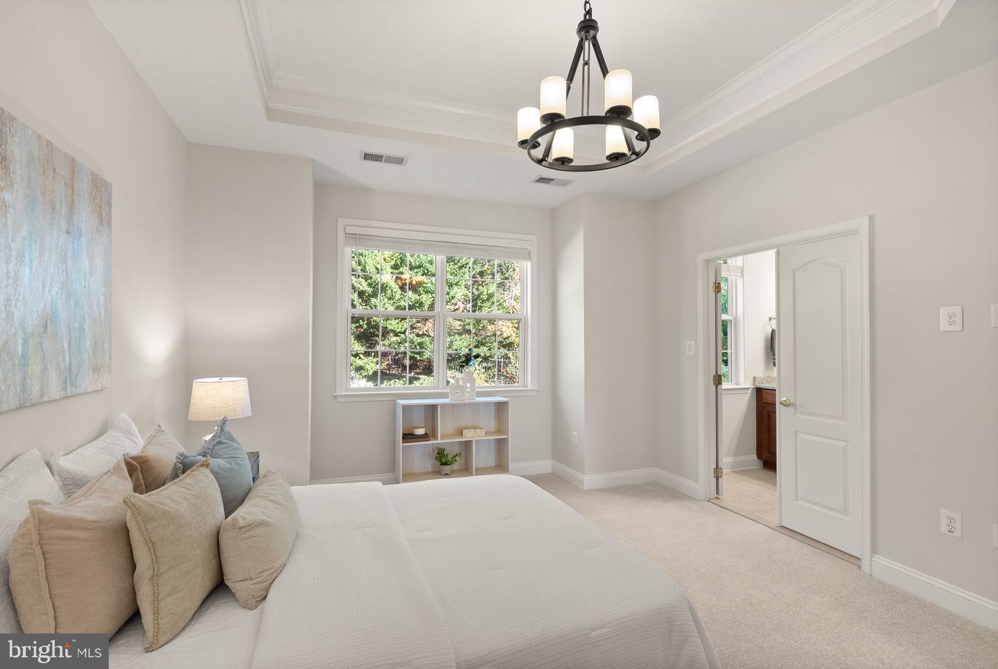 4025 COLUMBIA PIKE, ARLINGTON, Virginia 22204, 3 Bedrooms Bedrooms, 6 Rooms Rooms,2 BathroomsBathrooms,Residential,For sale,4025 COLUMBIA PIKE,VAAR2064814 MLS # VAAR2064814