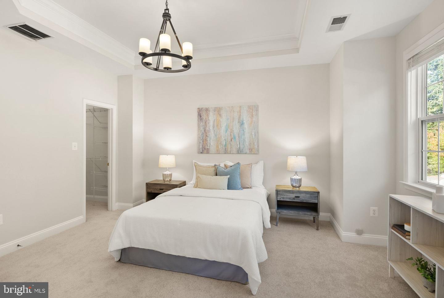 4025 COLUMBIA PIKE, ARLINGTON, Virginia 22204, 3 Bedrooms Bedrooms, 6 Rooms Rooms,2 BathroomsBathrooms,Residential,For sale,4025 COLUMBIA PIKE,VAAR2064814 MLS # VAAR2064814