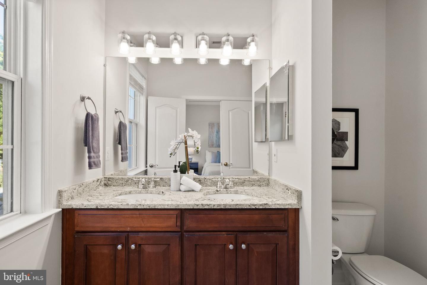 4025 COLUMBIA PIKE, ARLINGTON, Virginia 22204, 3 Bedrooms Bedrooms, 6 Rooms Rooms,2 BathroomsBathrooms,Residential,For sale,4025 COLUMBIA PIKE,VAAR2064814 MLS # VAAR2064814