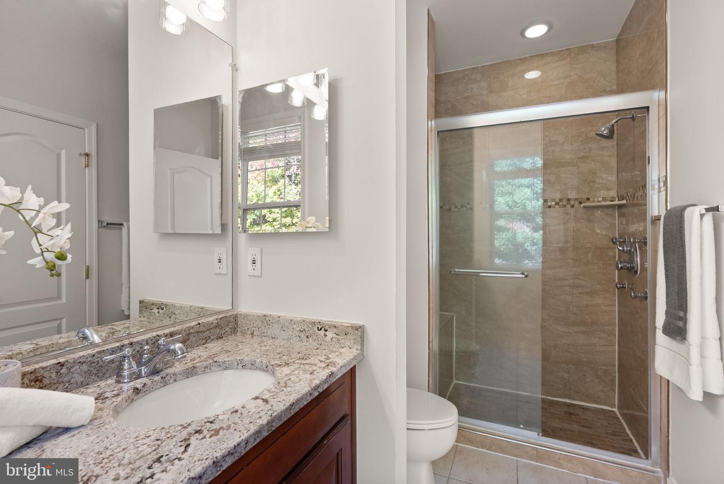 4025 COLUMBIA PIKE, ARLINGTON, Virginia 22204, 3 Bedrooms Bedrooms, 6 Rooms Rooms,2 BathroomsBathrooms,Residential,For sale,4025 COLUMBIA PIKE,VAAR2064814 MLS # VAAR2064814