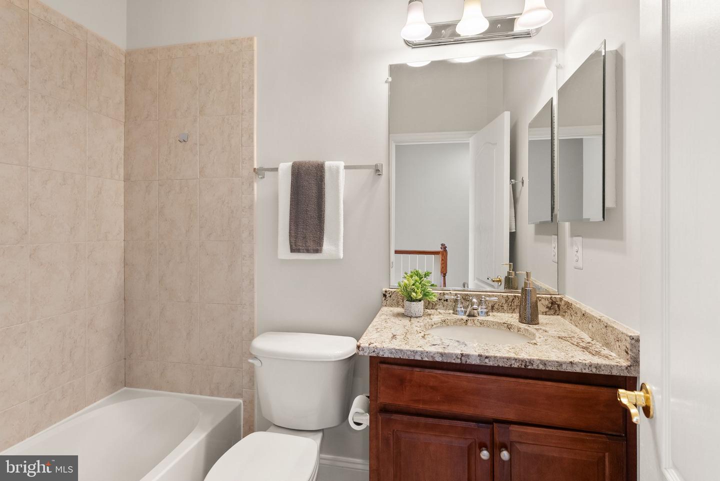 4025 COLUMBIA PIKE, ARLINGTON, Virginia 22204, 3 Bedrooms Bedrooms, 6 Rooms Rooms,2 BathroomsBathrooms,Residential,For sale,4025 COLUMBIA PIKE,VAAR2064814 MLS # VAAR2064814