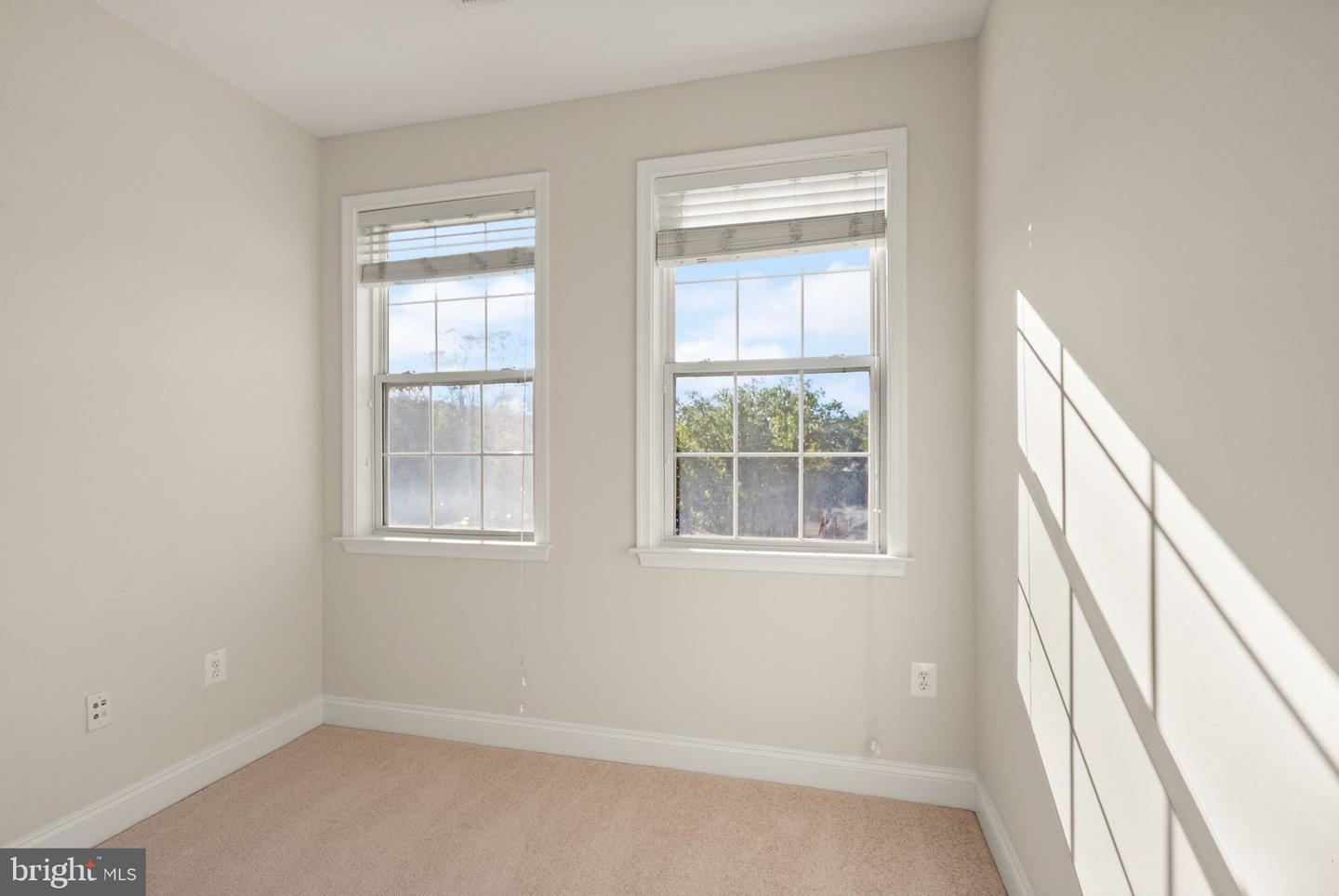 4025 COLUMBIA PIKE, ARLINGTON, Virginia 22204, 3 Bedrooms Bedrooms, 6 Rooms Rooms,2 BathroomsBathrooms,Residential,For sale,4025 COLUMBIA PIKE,VAAR2064814 MLS # VAAR2064814