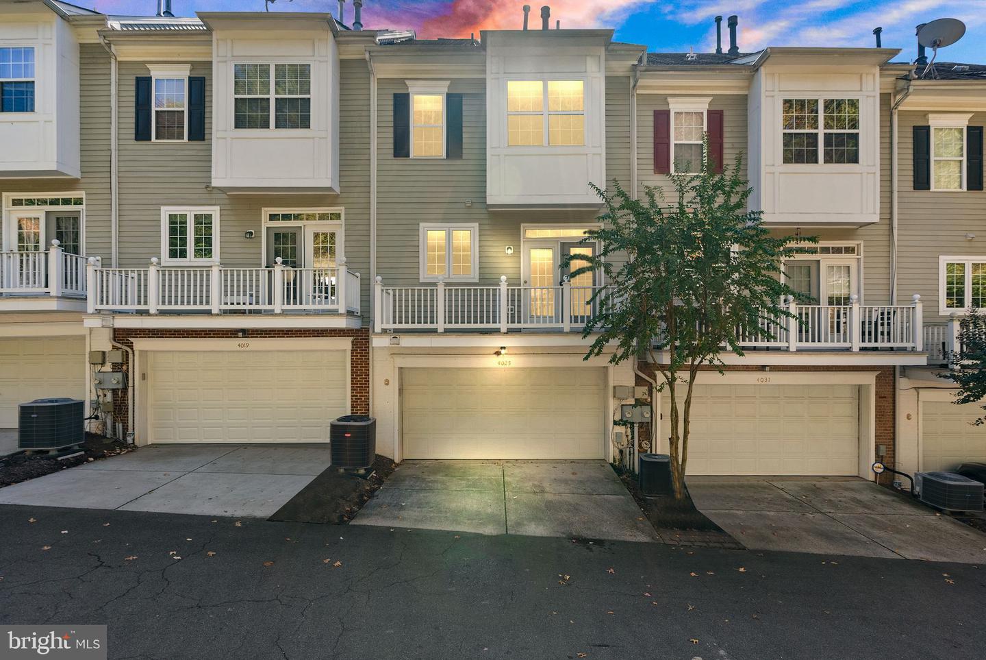 4025 COLUMBIA PIKE, ARLINGTON, Virginia 22204, 3 Bedrooms Bedrooms, 6 Rooms Rooms,2 BathroomsBathrooms,Residential,For sale,4025 COLUMBIA PIKE,VAAR2064814 MLS # VAAR2064814