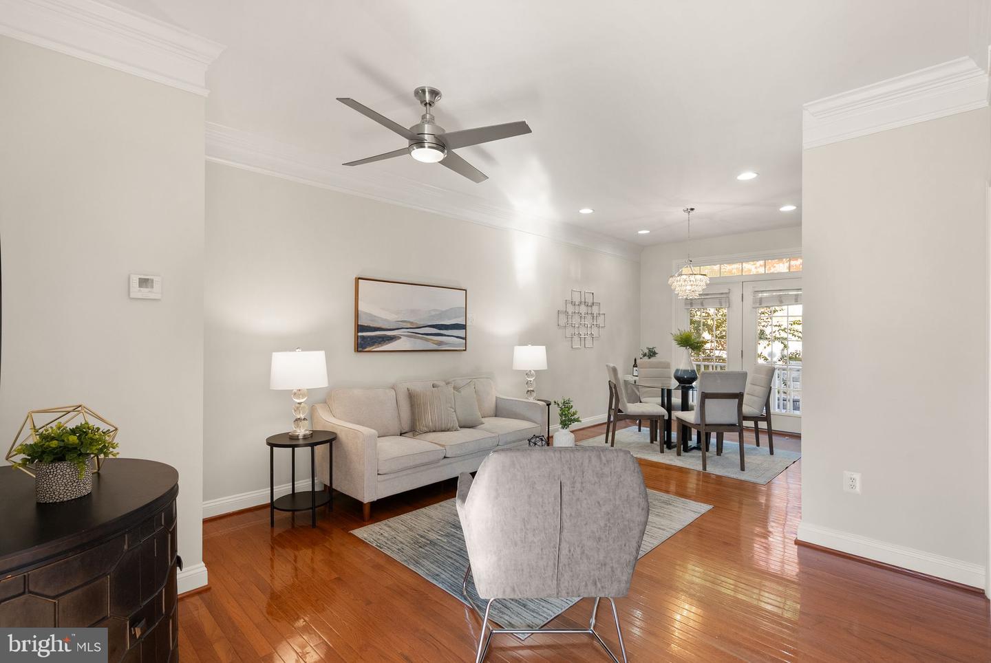 4025 COLUMBIA PIKE, ARLINGTON, Virginia 22204, 3 Bedrooms Bedrooms, 6 Rooms Rooms,2 BathroomsBathrooms,Residential,For sale,4025 COLUMBIA PIKE,VAAR2064814 MLS # VAAR2064814