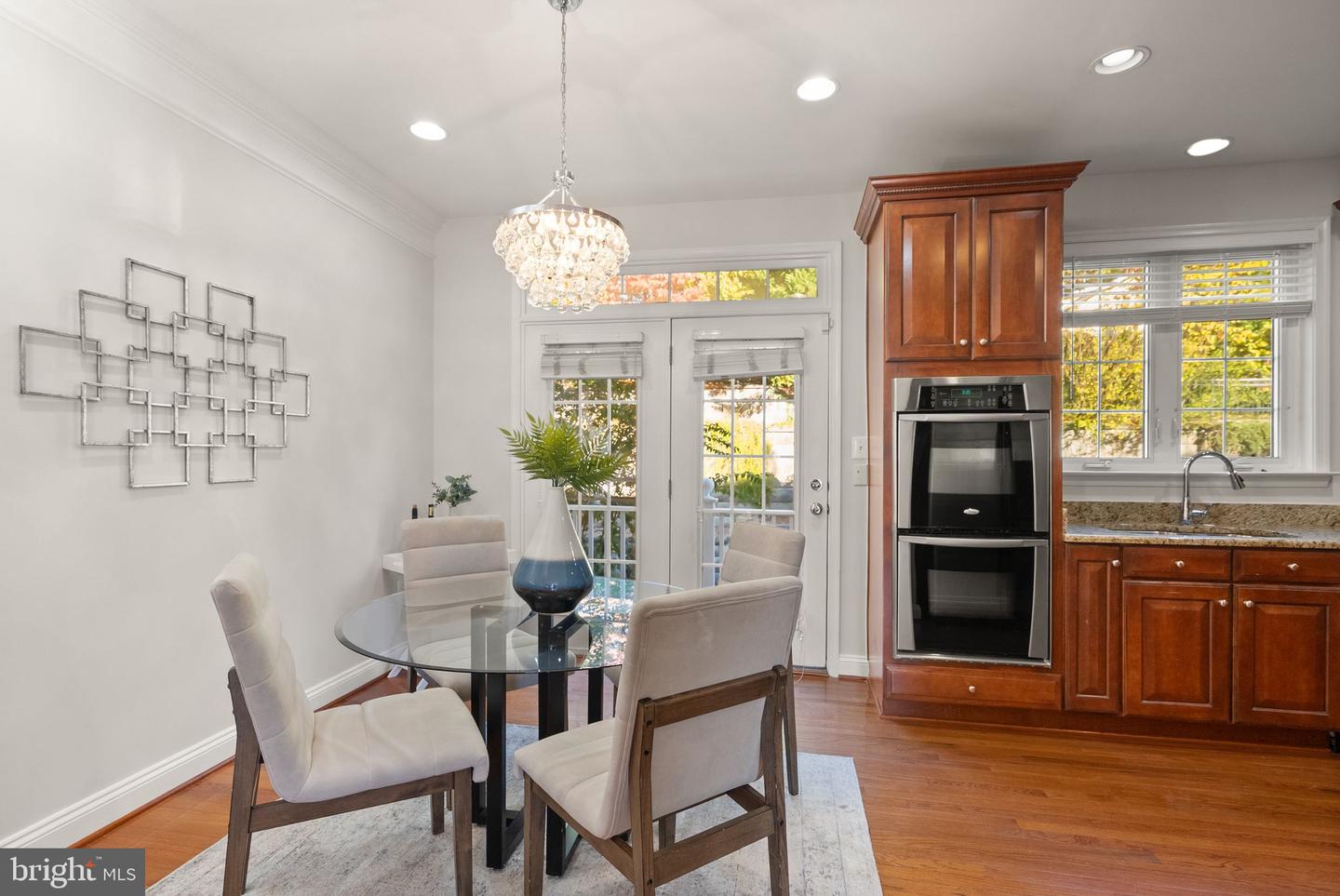 4025 COLUMBIA PIKE, ARLINGTON, Virginia 22204, 3 Bedrooms Bedrooms, 6 Rooms Rooms,2 BathroomsBathrooms,Residential,For sale,4025 COLUMBIA PIKE,VAAR2064814 MLS # VAAR2064814