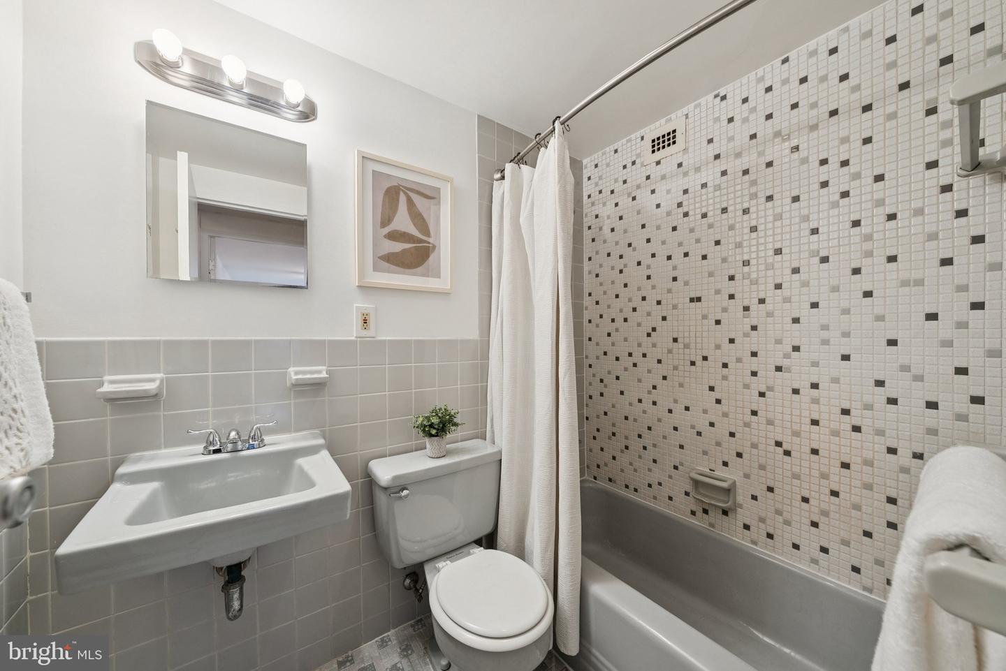 5406 CONNECTICUT AVE NW #501, WASHINGTON, District Of Columbia 20015, 1 Bedroom Bedrooms, ,1 BathroomBathrooms,Residential,For sale,5406 CONNECTICUT AVE NW #501,DCDC2227134 MLS # DCDC2227134