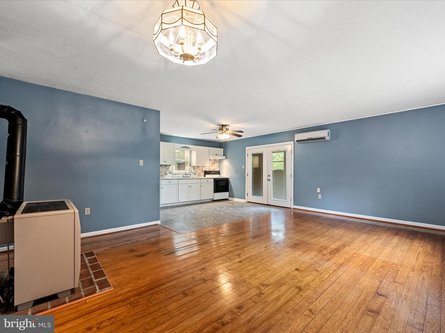 220 CHESTNUT GROVE RD, WINCHESTER, Virginia 22603, 2 Bedrooms Bedrooms, 6 Rooms Rooms,1 BathroomBathrooms,Residential,For sale,220 CHESTNUT GROVE RD,VAFV2037446 MLS # VAFV2037446