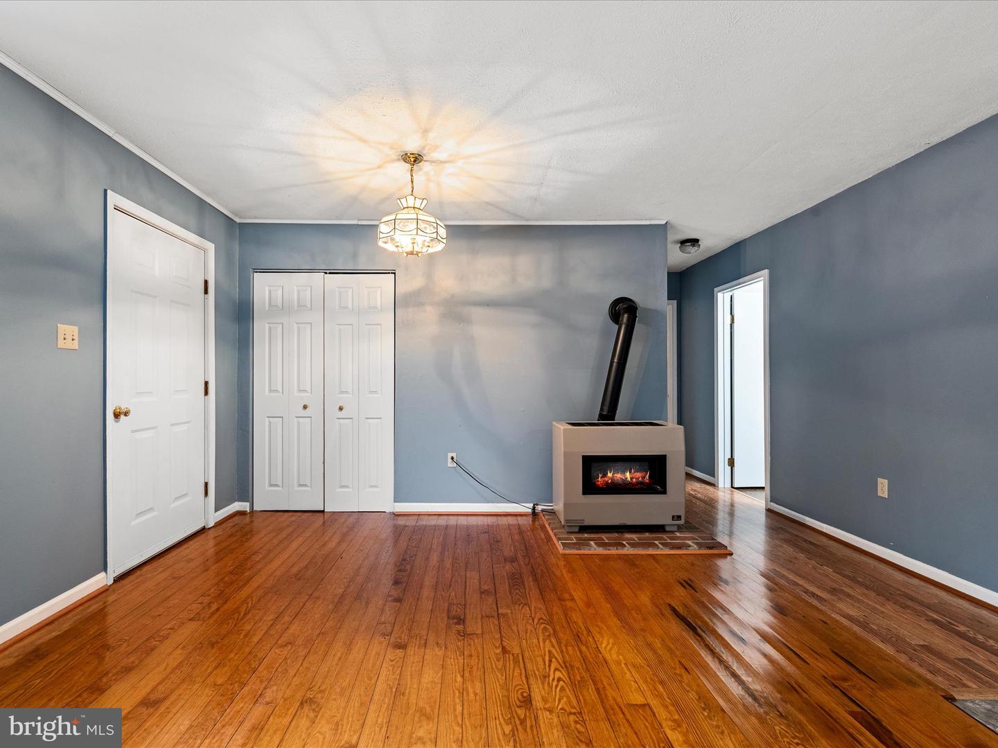 220 CHESTNUT GROVE RD, WINCHESTER, Virginia 22603, 2 Bedrooms Bedrooms, 6 Rooms Rooms,1 BathroomBathrooms,Residential,For sale,220 CHESTNUT GROVE RD,VAFV2037446 MLS # VAFV2037446