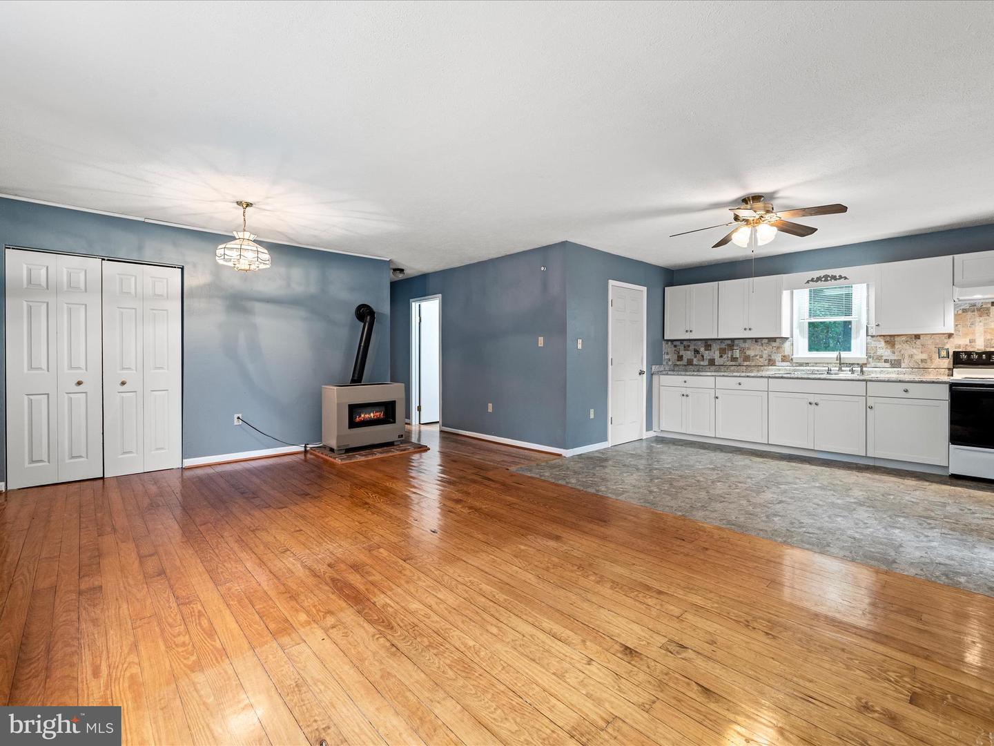 220 CHESTNUT GROVE RD, WINCHESTER, Virginia 22603, 2 Bedrooms Bedrooms, 6 Rooms Rooms,1 BathroomBathrooms,Residential,For sale,220 CHESTNUT GROVE RD,VAFV2037446 MLS # VAFV2037446