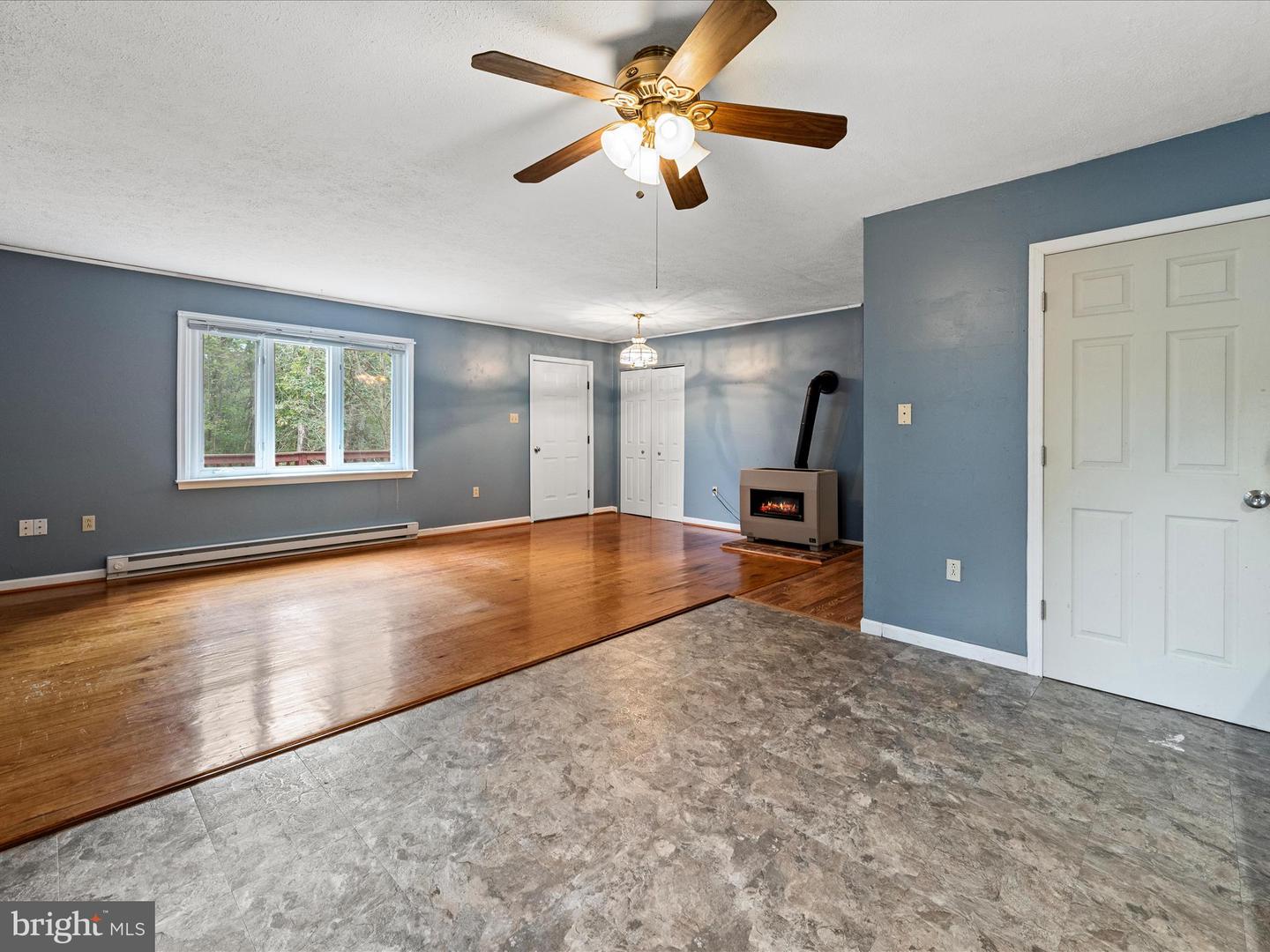 220 CHESTNUT GROVE RD, WINCHESTER, Virginia 22603, 2 Bedrooms Bedrooms, 6 Rooms Rooms,1 BathroomBathrooms,Residential,For sale,220 CHESTNUT GROVE RD,VAFV2037446 MLS # VAFV2037446