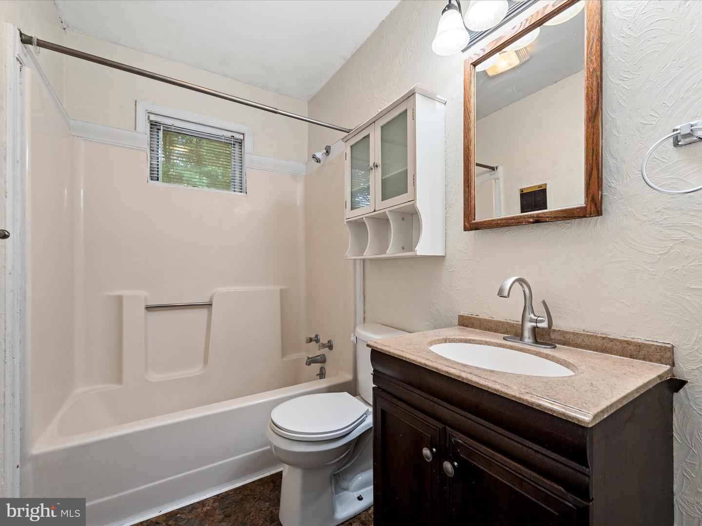 220 CHESTNUT GROVE RD, WINCHESTER, Virginia 22603, 2 Bedrooms Bedrooms, 6 Rooms Rooms,1 BathroomBathrooms,Residential,For sale,220 CHESTNUT GROVE RD,VAFV2037446 MLS # VAFV2037446