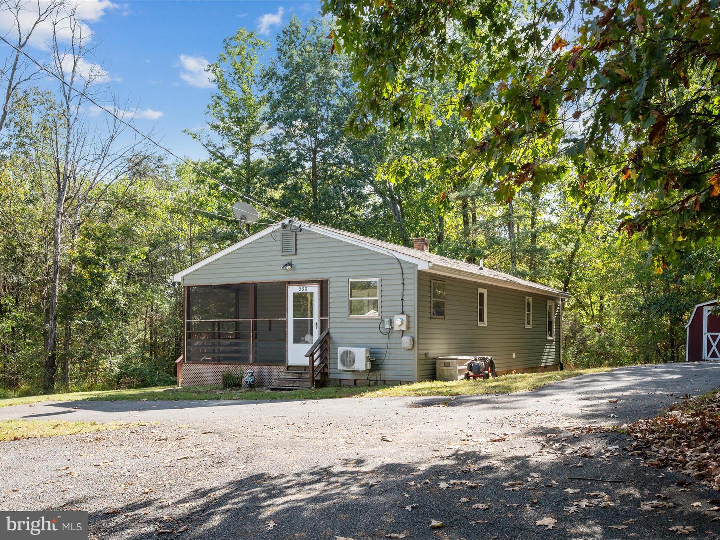 220 CHESTNUT GROVE RD, WINCHESTER, Virginia 22603, 2 Bedrooms Bedrooms, 6 Rooms Rooms,1 BathroomBathrooms,Residential,For sale,220 CHESTNUT GROVE RD,VAFV2037446 MLS # VAFV2037446