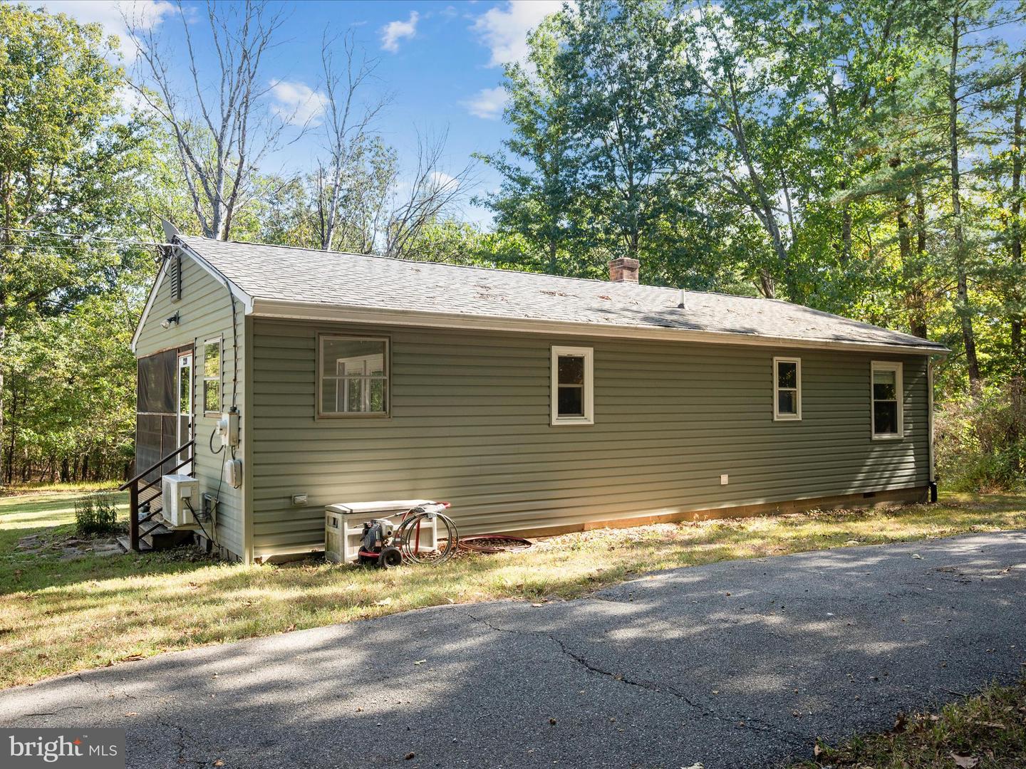 220 CHESTNUT GROVE RD, WINCHESTER, Virginia 22603, 2 Bedrooms Bedrooms, 6 Rooms Rooms,1 BathroomBathrooms,Residential,For sale,220 CHESTNUT GROVE RD,VAFV2037446 MLS # VAFV2037446