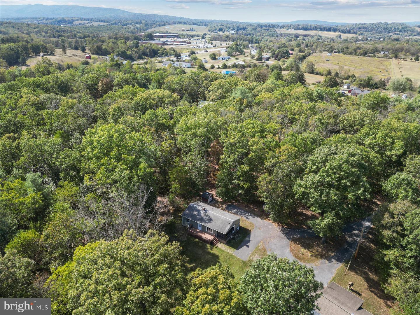 220 CHESTNUT GROVE RD, WINCHESTER, Virginia 22603, 2 Bedrooms Bedrooms, 6 Rooms Rooms,1 BathroomBathrooms,Residential,For sale,220 CHESTNUT GROVE RD,VAFV2037446 MLS # VAFV2037446