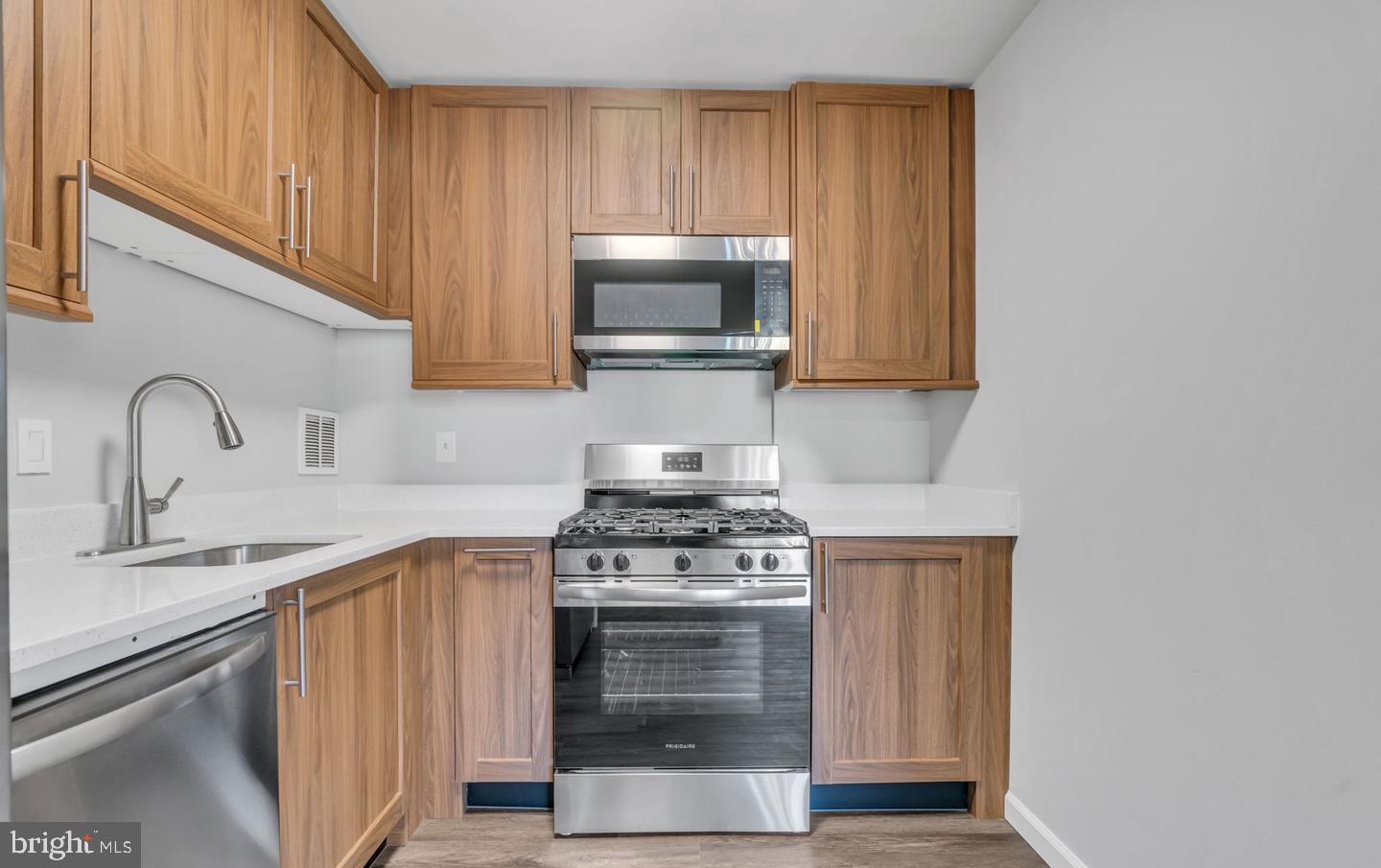 6141 LEESBURG PIKE #504, FALLS CHURCH, Virginia 22041, 1 Bedroom Bedrooms, ,1 BathroomBathrooms,Residential,For sale,6141 LEESBURG PIKE #504,VAFX2274724 MLS # VAFX2274724