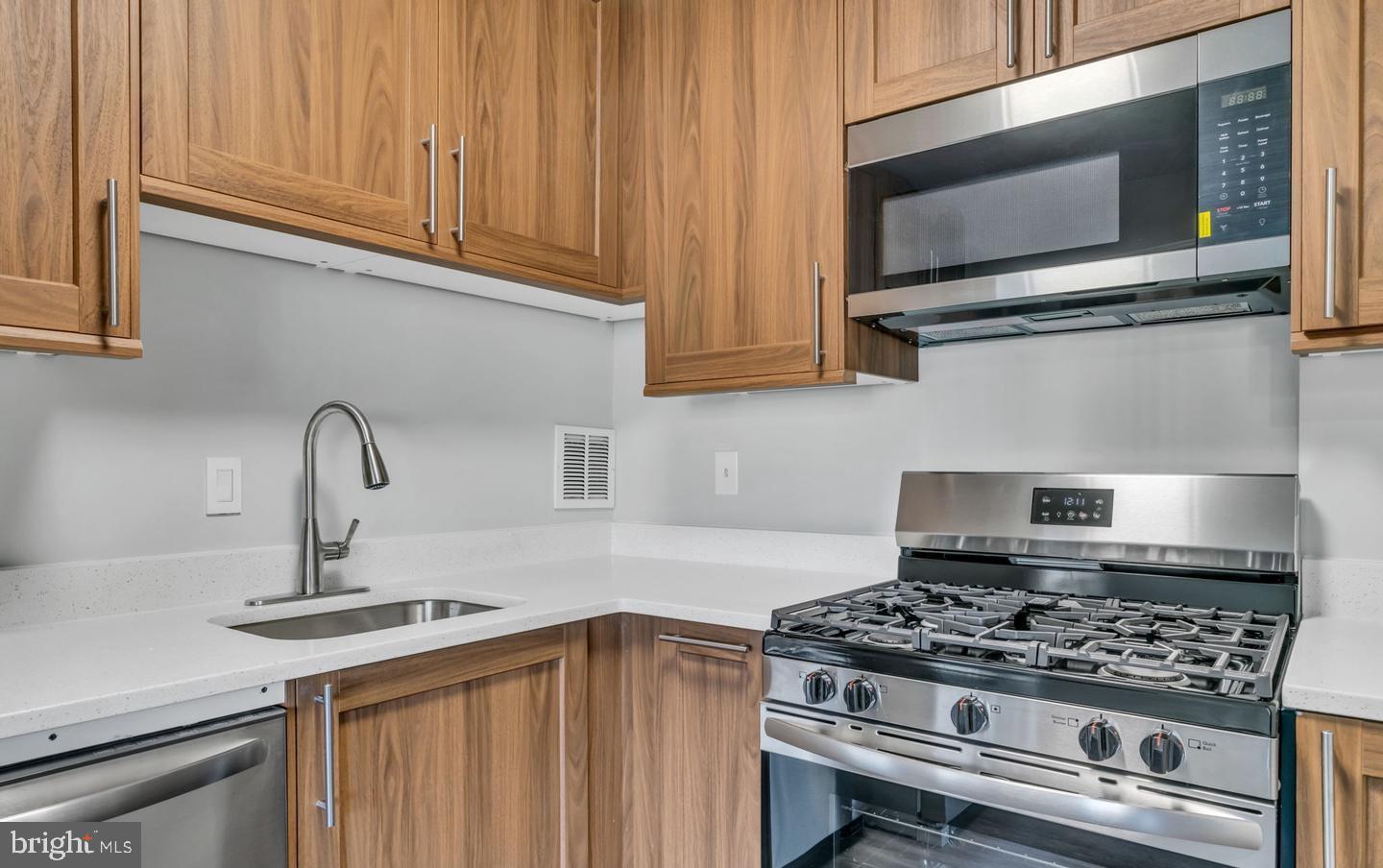 6141 LEESBURG PIKE #504, FALLS CHURCH, Virginia 22041, 1 Bedroom Bedrooms, ,1 BathroomBathrooms,Residential,For sale,6141 LEESBURG PIKE #504,VAFX2274724 MLS # VAFX2274724