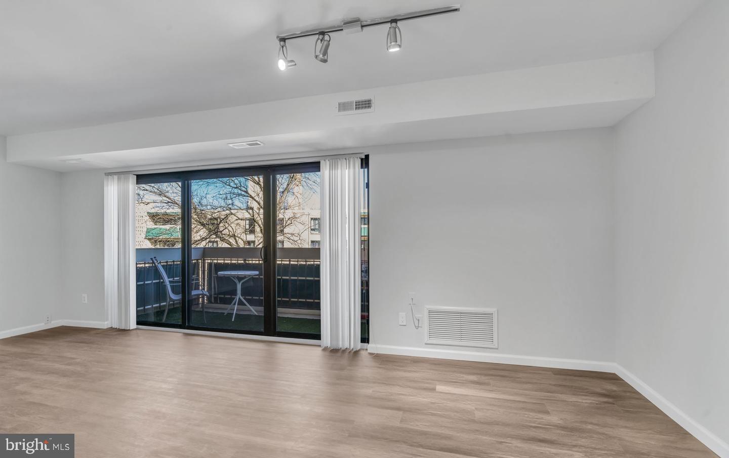 6141 LEESBURG PIKE #504, FALLS CHURCH, Virginia 22041, 1 Bedroom Bedrooms, ,1 BathroomBathrooms,Residential,For sale,6141 LEESBURG PIKE #504,VAFX2274724 MLS # VAFX2274724