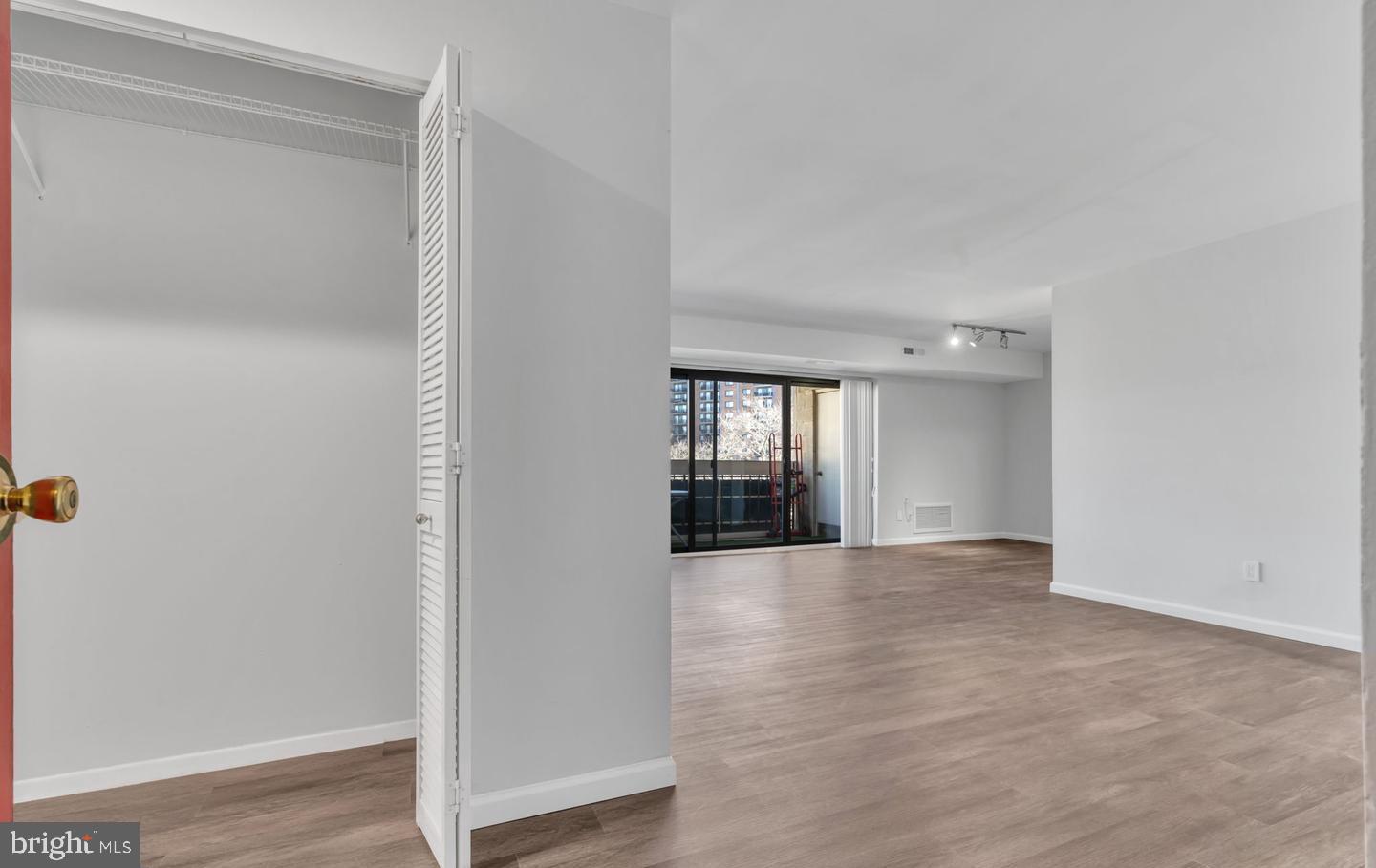 6141 LEESBURG PIKE #504, FALLS CHURCH, Virginia 22041, 1 Bedroom Bedrooms, ,1 BathroomBathrooms,Residential,For sale,6141 LEESBURG PIKE #504,VAFX2274724 MLS # VAFX2274724