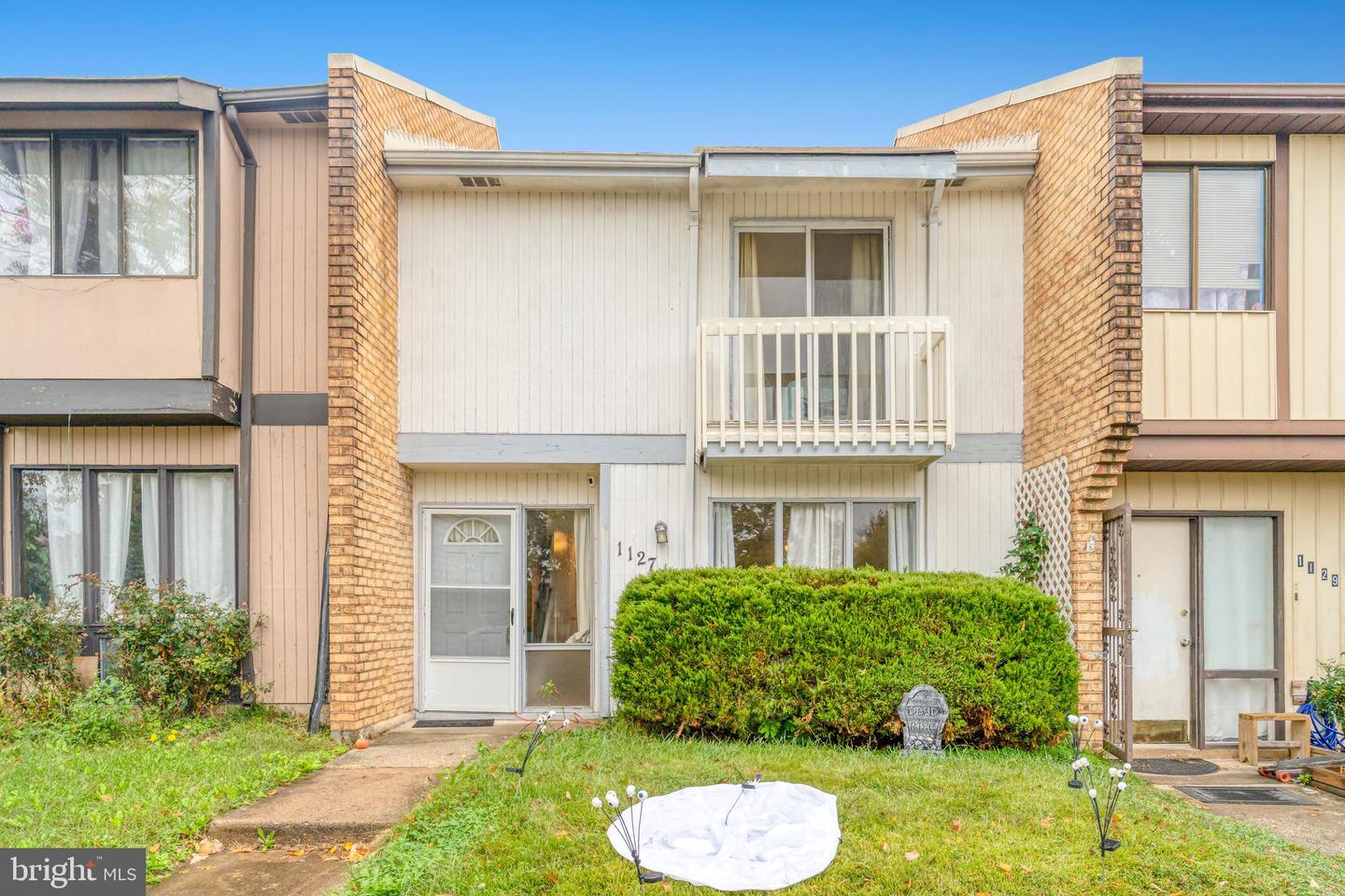 1127 SHANNON PL, HERNDON, Virginia 20170, 3 Bedrooms Bedrooms, ,2 BathroomsBathrooms,Residential,For sale,1127 SHANNON PL,VAFX2274792 MLS # VAFX2274792