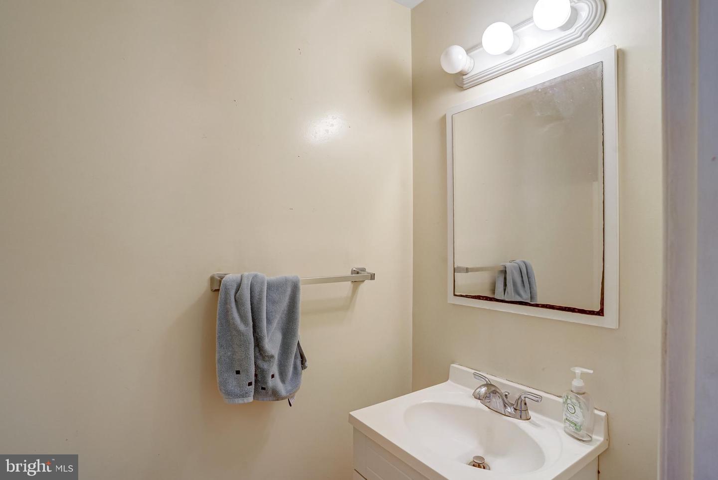 1127 SHANNON PL, HERNDON, Virginia 20170, 3 Bedrooms Bedrooms, ,2 BathroomsBathrooms,Residential,For sale,1127 SHANNON PL,VAFX2274792 MLS # VAFX2274792