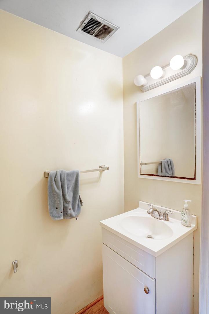 1127 SHANNON PL, HERNDON, Virginia 20170, 3 Bedrooms Bedrooms, ,2 BathroomsBathrooms,Residential,For sale,1127 SHANNON PL,VAFX2274792 MLS # VAFX2274792